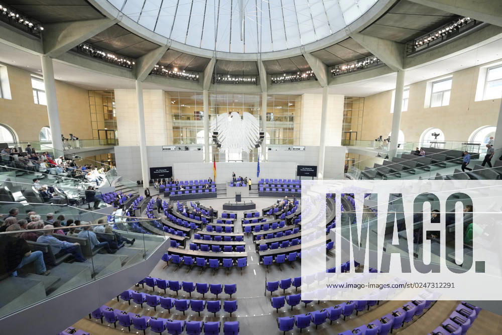 German Bundestag, 102 plenary session symbol image plenary hall of the German Bundestag at the 102 plenary session Berlin Berlin Germany