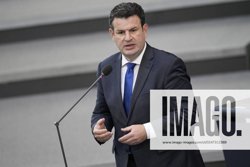 German Bundestag, 102 plenary session Labor Minister Hubertus Heil SPD in portrait with hand gesture he is answering the deputies during the questioning of the federal government during the 102 session of the German Bundestag, 10 05 2023, Berlin Berlin Germany