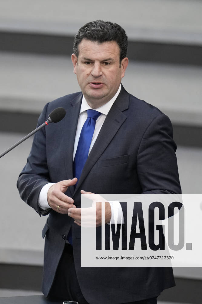 German Bundestag, 102 plenary session Labor Minister Hubertus Heil SPD in portrait with hand gesture he is answering the deputies during the questioning of the federal government during the 102 session of the German Bundestag, 10 05 2023, Berlin Berlin Germany