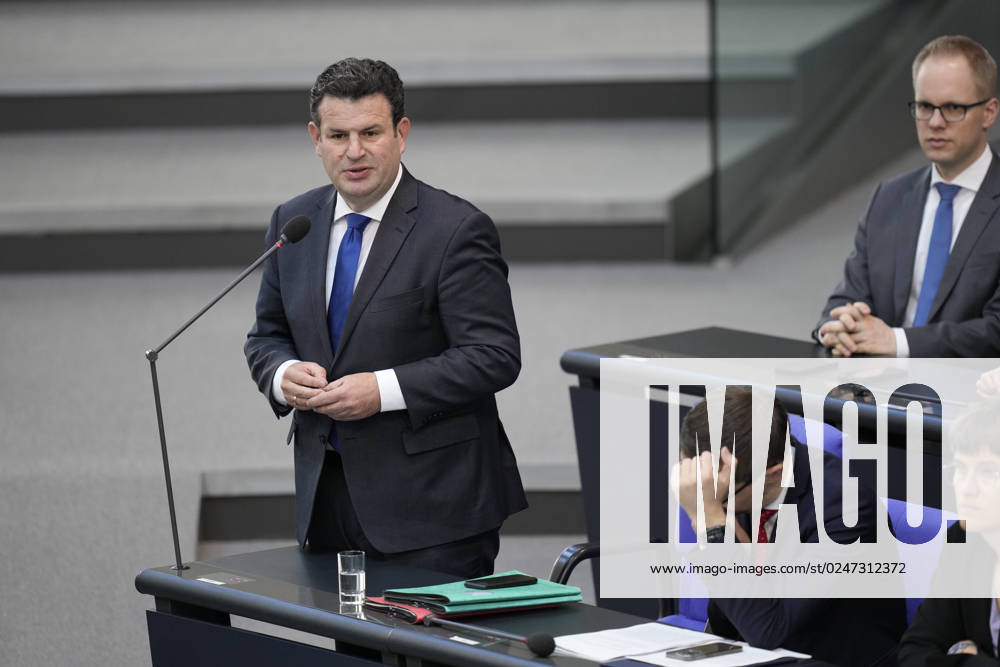 German Bundestag, 102 plenary session Labor Minister Hubertus Heil SPD in portrait with hand gesture he is answering the deputies during the questioning of the federal government during the 102 session of the German Bundestag, 10 05 2023, Berlin Berlin Germany