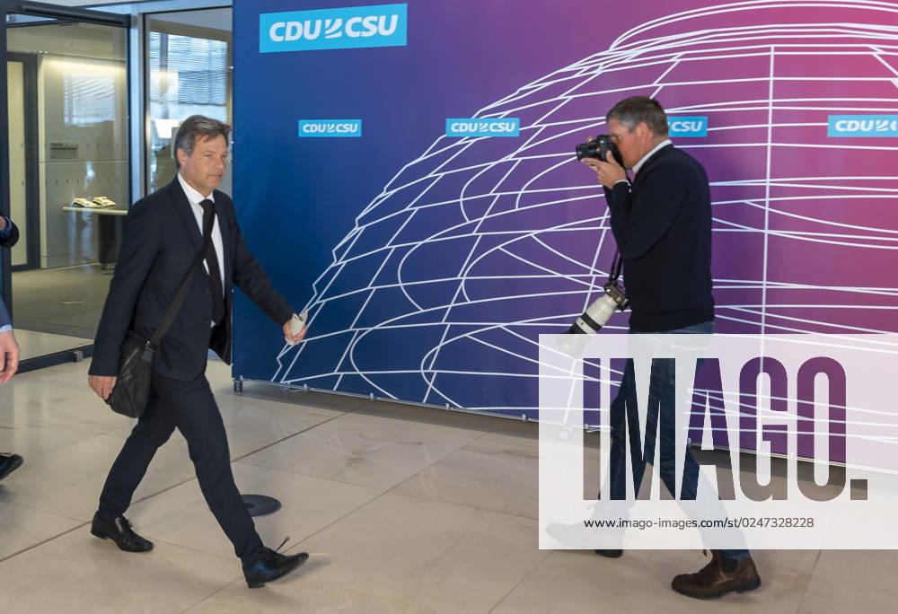 Robert Habeck Buendnis 90 Die Gruenen , Federal Minister for Economy and Climate Protection and Vice Chancellor, on the way to the joint meeting of the Committees for Economy, and Climate Protection and Energy Berlin Germany