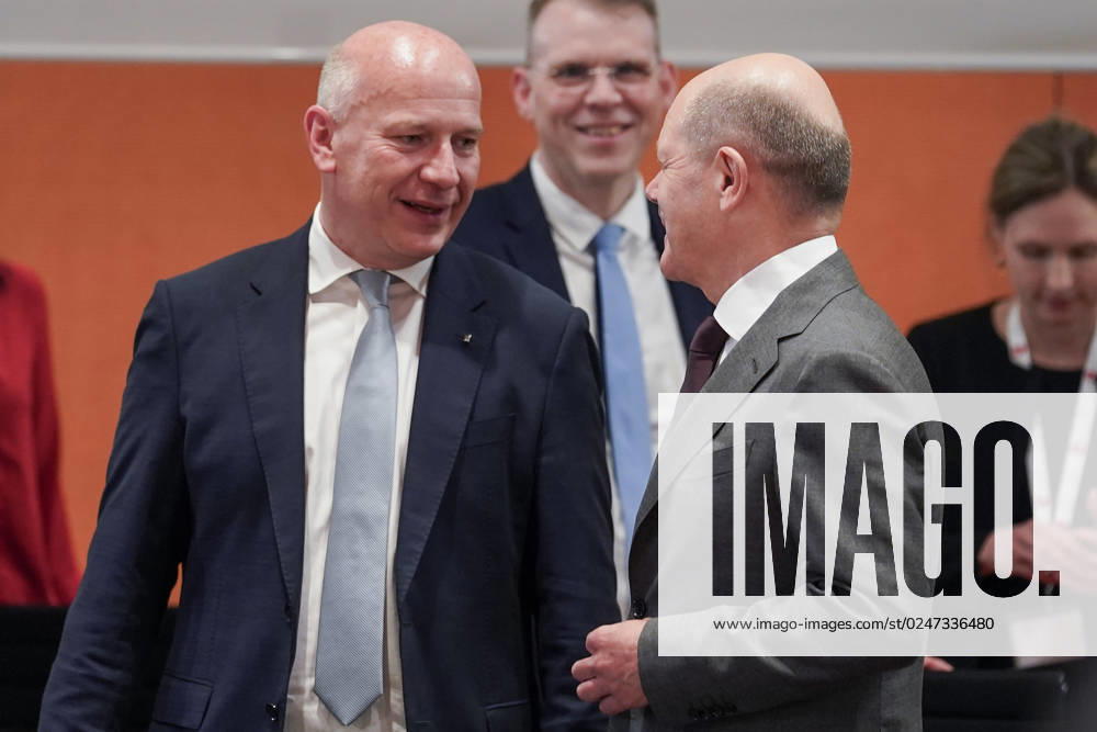 Berlin, Germany 10 May 2023 Minister Presidents Conference on the refugee issue in Berlin 10 05 2023 In the picture Kai Wegner, Governing Mayor Berlin CDU li in conversation with Chancellor Olaf Scholz SPD Federal Chancellery Berlin