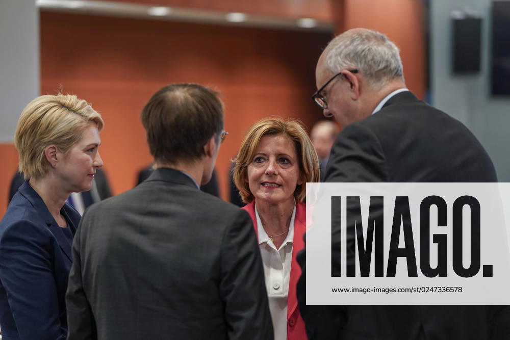 Berlin, Germany 10 May 2023 Minister Presidents Conference on the refugee issue in Berlin 10 05 2023 In the picture Malu Dreyer, Minister President of the State of Rhineland Palatinate SPD center in conversation with Manuela Schwesig, Minister President of Mecklenburg Western Pomerania SPD li , Prof Dr