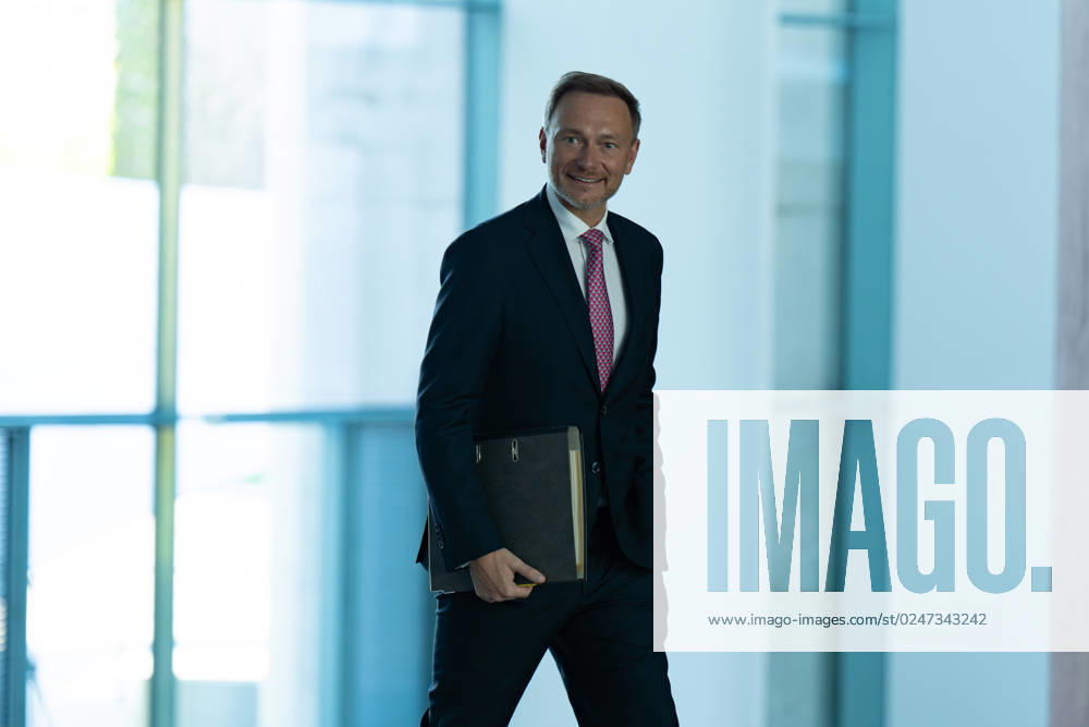 Consultations at the Chancellors Office in Berlin, Federal Minister of Finance Christian Lindner FDP Consultations between the Chancellor and the heads of government of the federal states Berlin Berlin GER