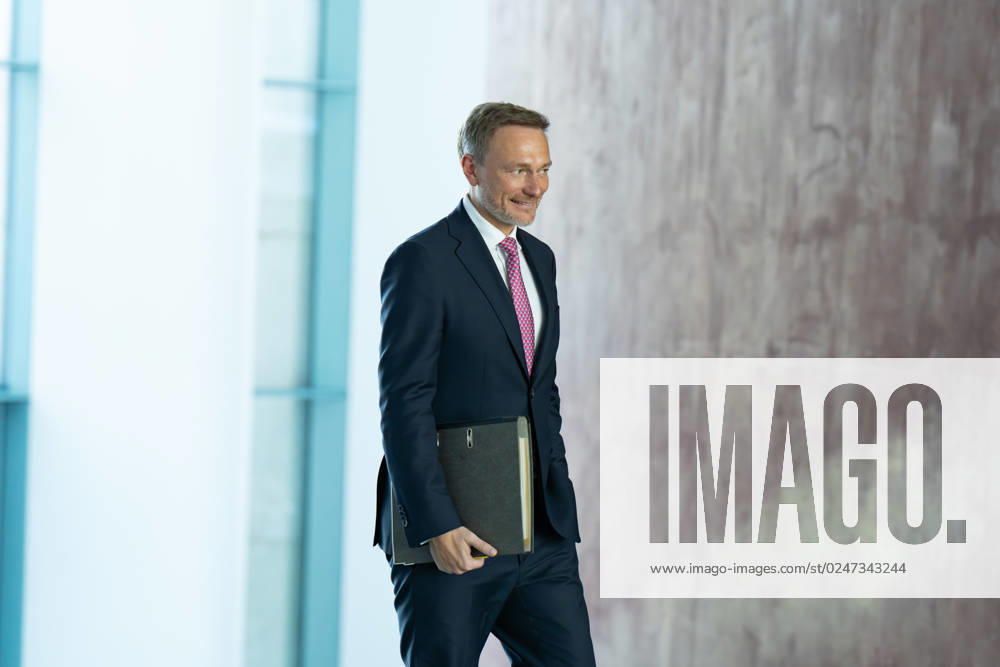 Consultations at the Chancellors Office in Berlin, Federal Minister of Finance Christian Lindner FDP Consultations between the Chancellor and the heads of government of the federal states Berlin Berlin GER