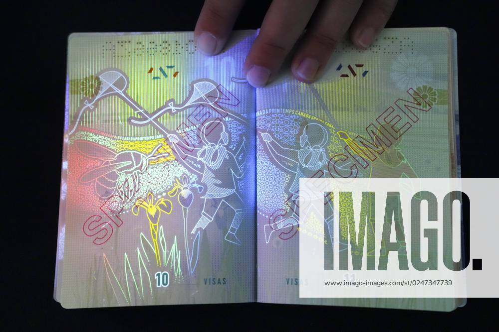 Kanada, Reisepass mit überarbeitetem Design May 10, 2023, Ottawa, ON, CAN: The new Canadian passport is unveiled at an event at the Ottawa International Airport in Ottawa on Wednesday, May 10, 2023. Ottawa CAN - ZUMAc35_ 20230510_zaf_c35_046