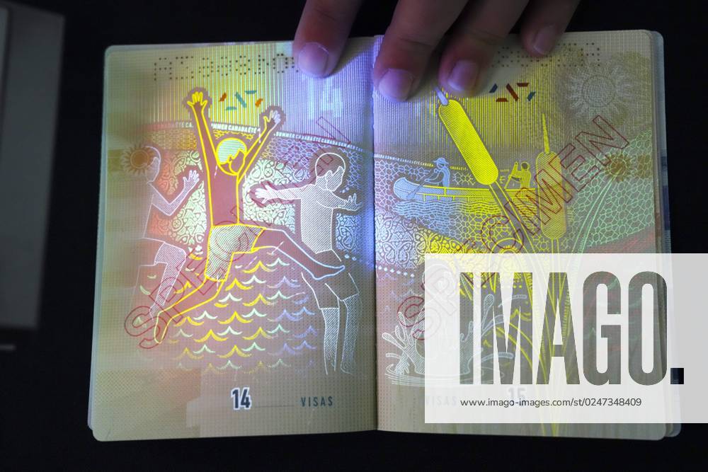 Kanada, Reisepass mit überarbeitetem Design May 10, 2023, Ottawa, ON, CAN: The new Canadian passport is unveiled at an event at the Ottawa International Airport in Ottawa on Wednesday, May 10, 2023. Ottawa CAN - ZUMAc35_ 20230510_zaf_c35_047