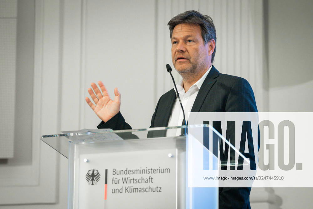 Kick-off event for the National Platform Future of Tourism at the Federal Ministry of Economics and Climate Protection Current, 11 05 2023, Berlin, Dr Robert Habeck Federal Minister for Economics and Climate Protection during his greetings at the kick-off event for the National Platform Future of Tourism at the Federal Ministry of Economics