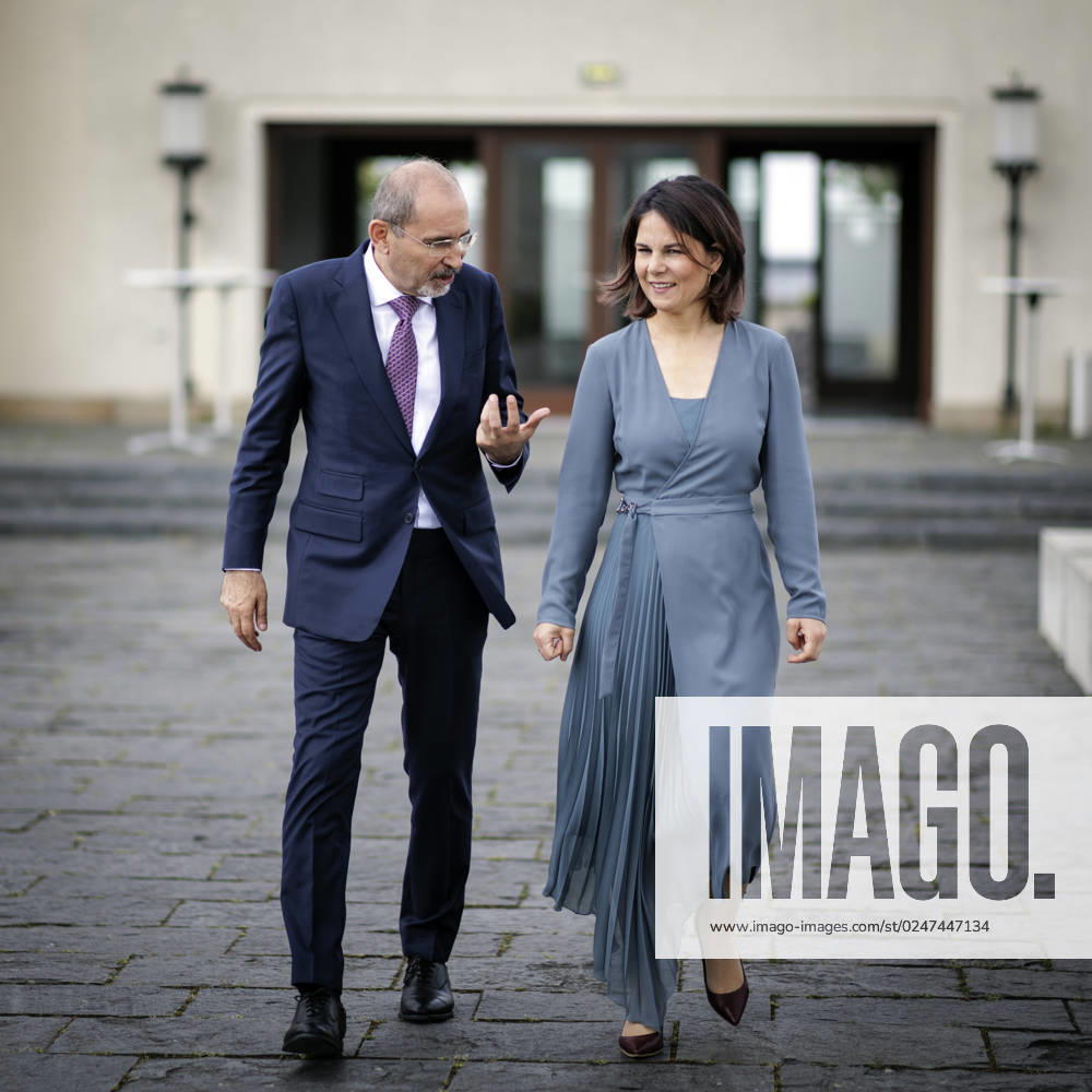 Annalena Baerbock, German Foreign Minister, invites to cloverleaf meeting in Berlin Pictured here on the way to a joint working lunch R L Annalena Baerbock, German Foreign Minister, and Ayman Safadi , Foreign Minister of Jordan Berlin, 11 05 2023 Berlin Germany
