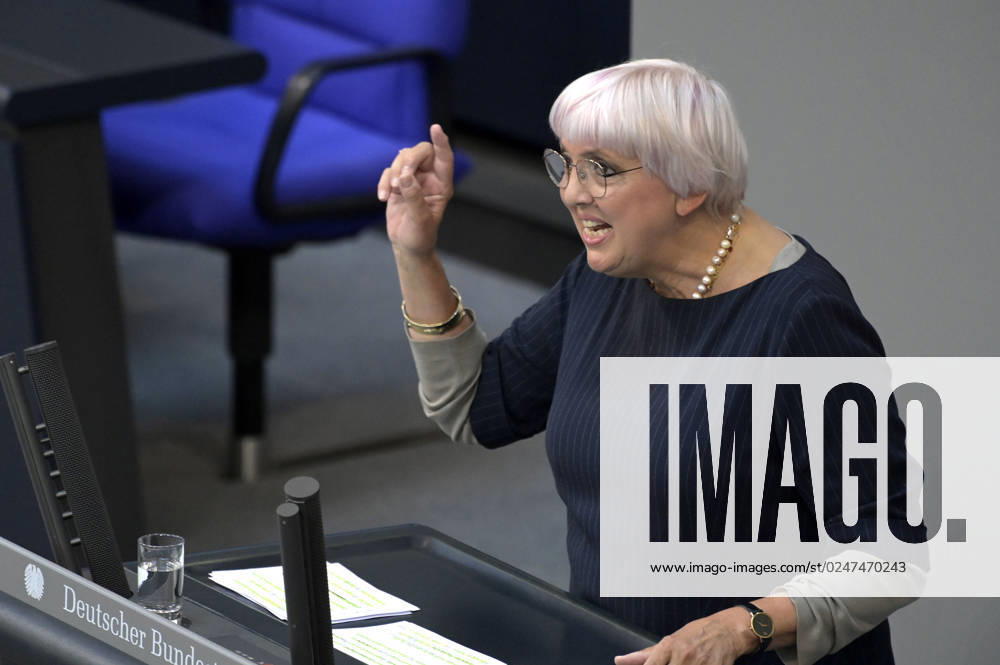 Claudia Roth at the 103 session of the German Bundestag in the Reichstag building Berlin, 11 05 2023 Foto:xF.xFuturexImage