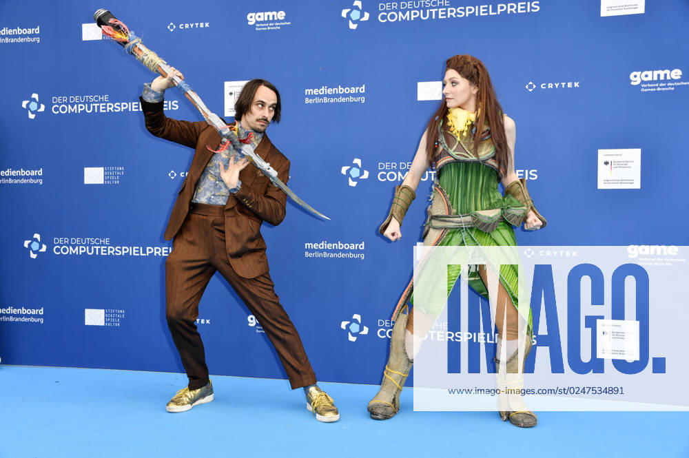 Andy Strauß with cosplayer Aloy at the award ceremony of the German Computer Game Award 2023 at Spindler Klatt Berlin, 11 05 2023 Foto:xN.xKubelkax xFuturexImage