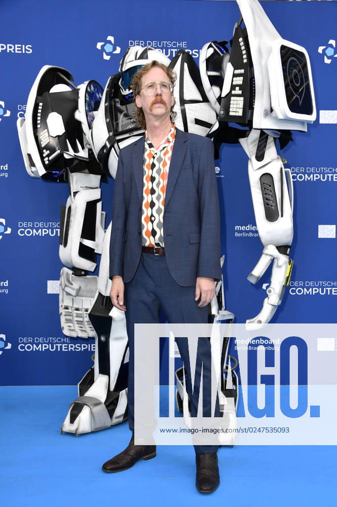 Uke Bosse with Gamescom Bot at the award ceremony of the German Computer Game Award 2023 at Spindler Klatt Berlin, 11 05 2023 Foto:xN.xKubelkax xFuturexImage