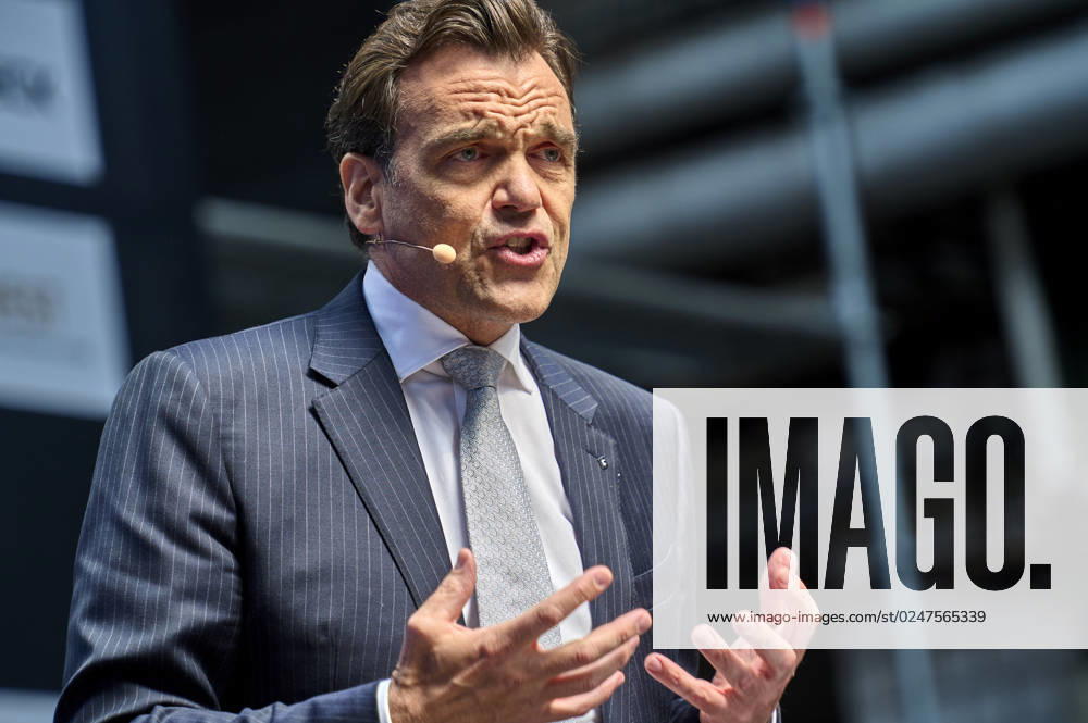 Christoph Gröner, CEO Gröner Group EUR, Europe, Germany, Berlin, 12 05 2023 Keynote Christoph Gröner, CEO Gröner Group Under the motto Every 80 seconds an apartment would have to be built in order to achieve the goal of 400,000 new apartments per year The construction site talk 80 seconds New Construction mediates contacts between politics, business