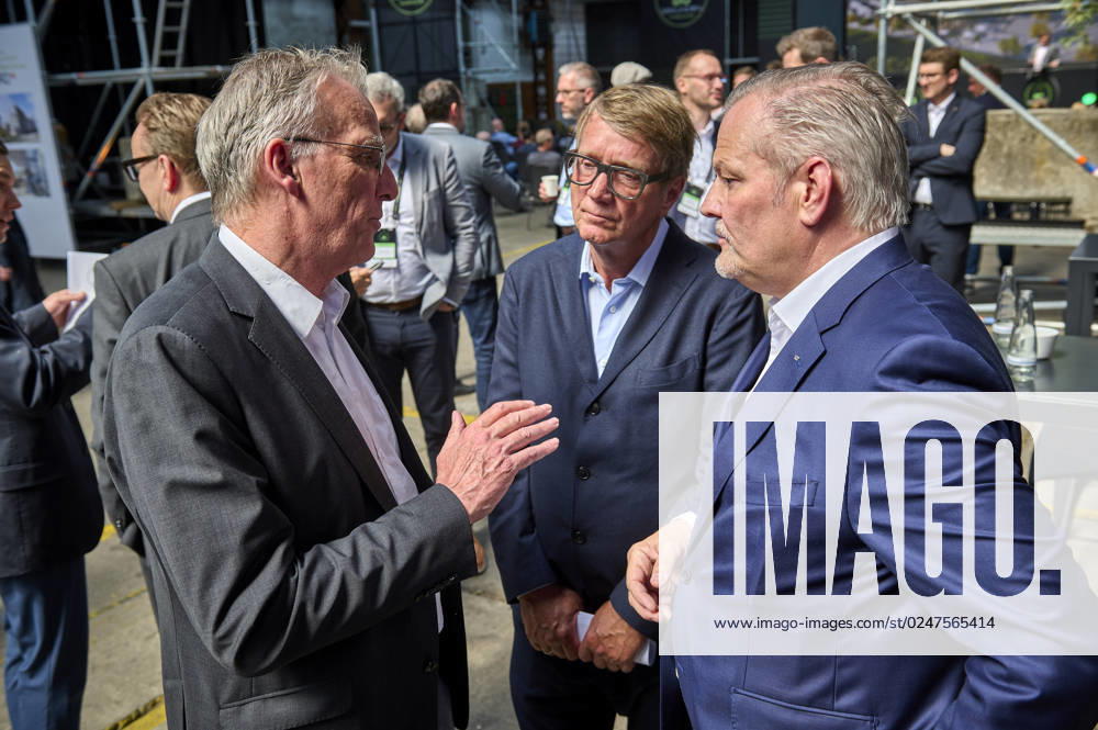 Stefan Wenzel Ronald Profalla Andreas Engelhardt EUR, Europe, Germany, Berlin, 12 05 2023 In conversation Stefan Wenzel, BMWK with Andreas Engelhardt, Schüco International KG and Ronald Profalla, Managing Director of the Gröner Group Under