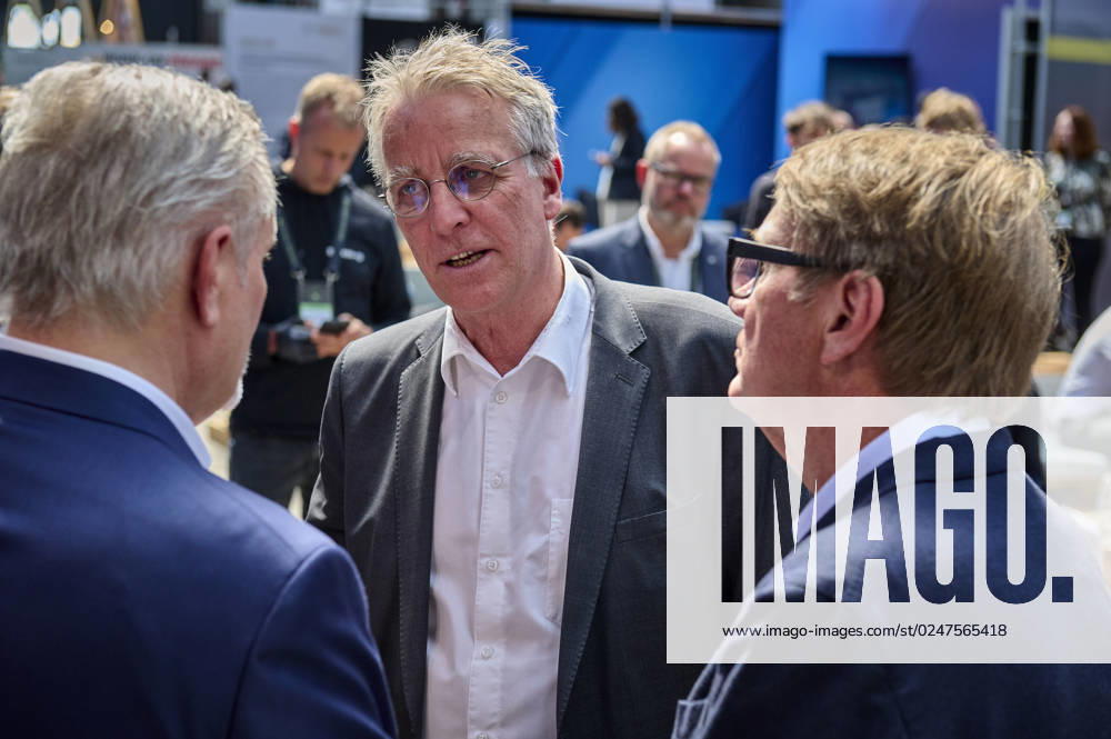 Andreas Engelhardt Stefan Wenzel Ronald Profalla EUR, Europe, Germany, Berlin, 12 05 2023 In conversation Stefan Wenzel, BMWK with Andreas Engelhardt, Schüco International KG and Ronald Profalla, Managing Director of the Gröner Group Under