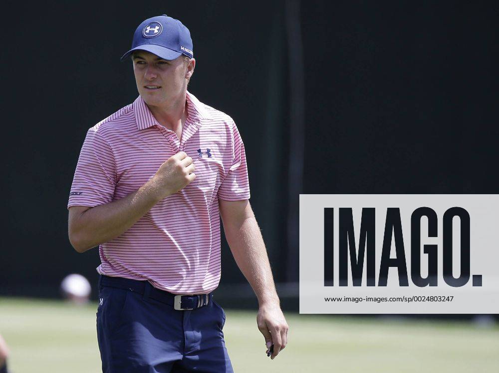 Jordan Spieth walks off of the 18th green after his practice round at the PGA Golf Herren Championship at Baltusrol Golf Club in Springfield, New Jersey on July 26, 2016. PGA20160726106 JOHNxANGELILLO