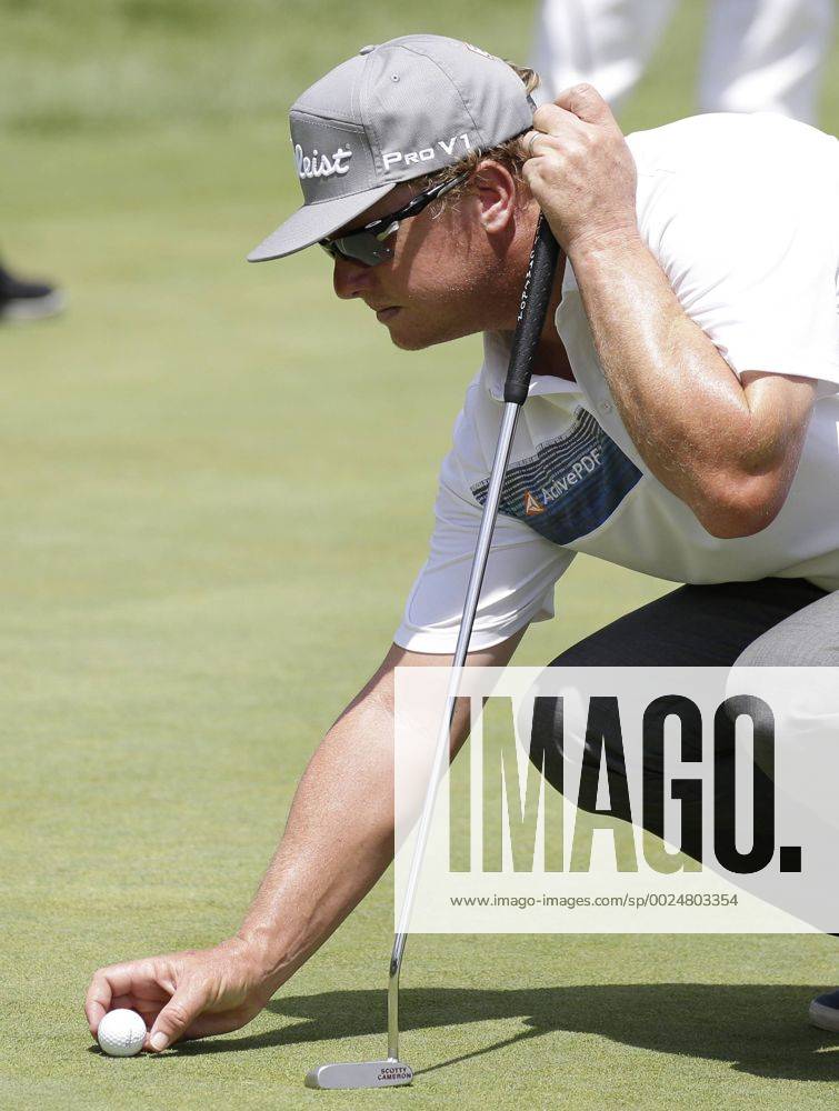 Charley Hoffman lines up a putt on a practice green in practice at the PGA Golf Herren Championship at Baltusrol Golf Club in Springfield, New Jersey on July 26, 2016. PGA20160726107 JOHNxANGELILLO