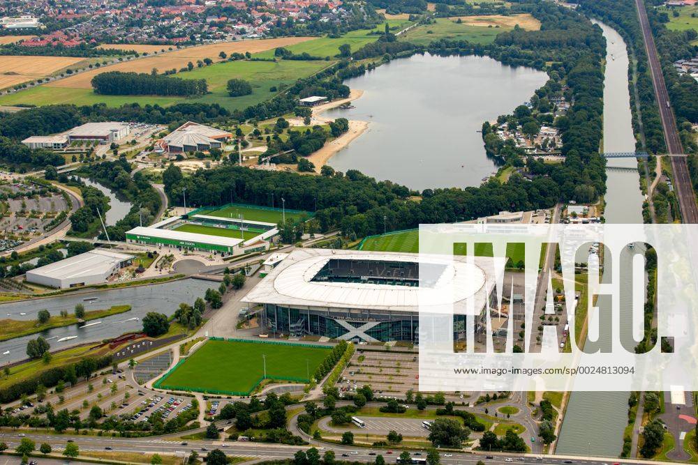 Luftbild, Volkswagen Arena des VfL Wolfsburg, Bundesliga Fußballclub, Volkswagenwerk Wolfsburg , Niedersachsen, Deutschland, Europa !ACHTUNGxMINDESTHONORARx60xEURO!