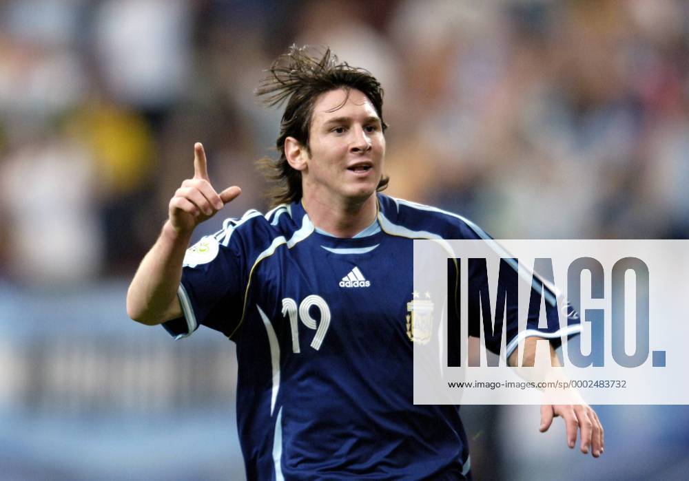 Lionel Messi (Argentinien) - Torjubel - Fußball WM Herren WM 2006, Länderspiel, Nationalteam, Gruppe C, Nationaltrikot Einzelbild Gelsenkirchen Freude, Fußball WM Herren WM 2006, Länderspiel, Nationalteam, Gruppe C, Nationaltrikot Einzelbild Gelsenkirchen Freude,