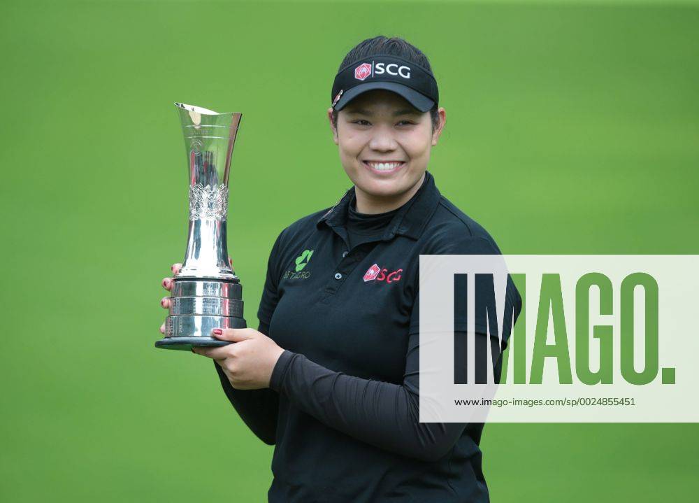Woburn, United Kingdom - Ariya Jutanugarn of Thailand holds the trophy after her three shot victory during The Ricoh Women s British Open played at Woburn Golf and Country Club, Woburn on July 31st 2016. Ricoh Women s British Open 2016 Day Four - ZUMAn230