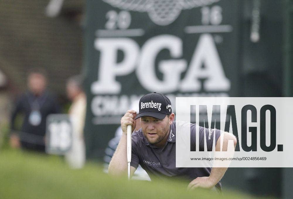 Branden Grace of South Africa lines up a putt on the 18th hole in the final round at the PGA Golf Herren Championship at Baltusrol Golf Club in Springfield, New Jersey on July 31, 2016. PGA20160731103 JOHNxANGELILLO