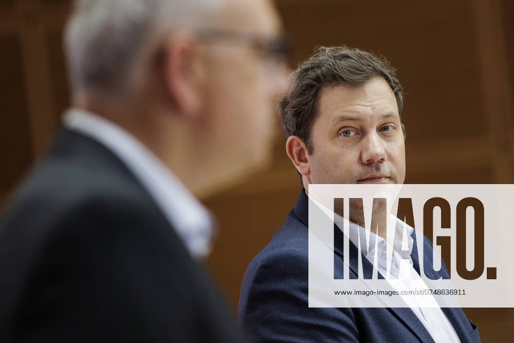 Andreas Bovenschulte SPD , mayor of Bremen, and Lars Klingbeil, chairman of the SPD, recorded during a press conference after the parliamentary elections in Bremen at the Willy Brand Haus in Berlin, 15 05 2023 Berlin Germany