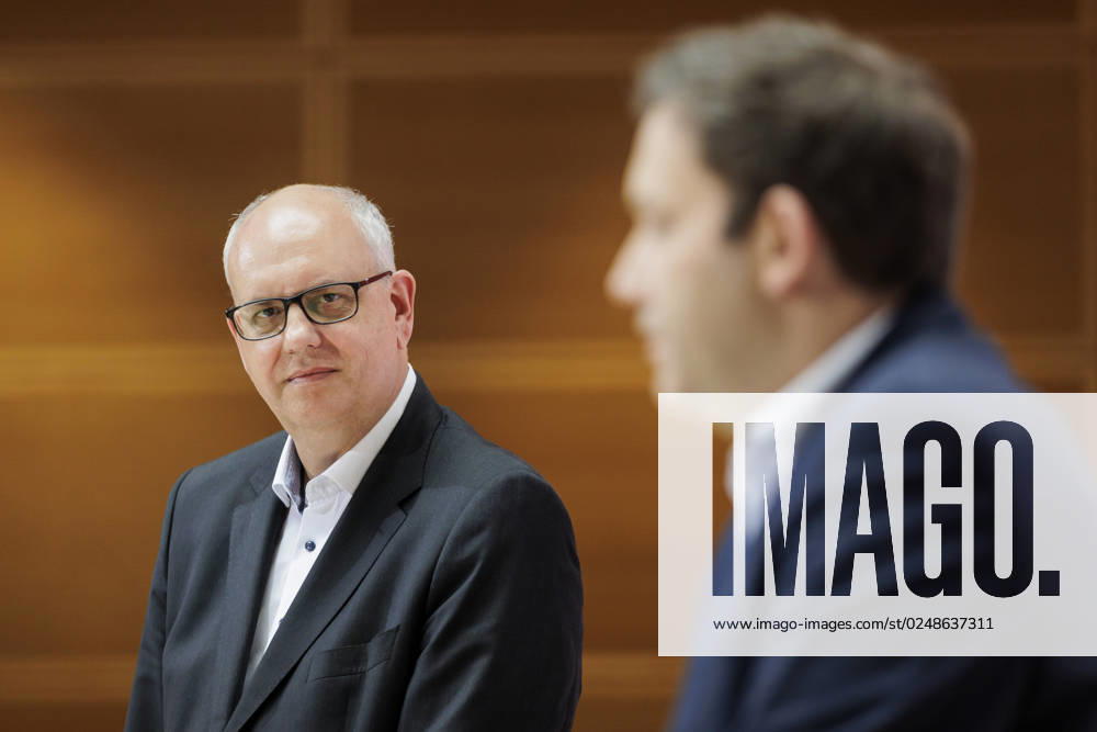 Andreas Bovenschulte SPD , mayor of Bremen, and Lars Klingbeil, chairman of the SPD, recorded during a press conference after the parliamentary elections in Bremen at the Willy Brand Haus in Berlin, 15 05 2023 Berlin Germany