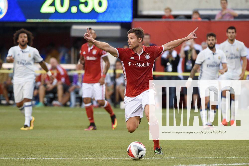 Fussball 1. Liga 2016 2017, FC Bayern München auf der Audi Summer Tour USA 2016 , International Champions Cup, FC Bayern München - Real Madrid, im Met Life Stadium in East Rutherford, NJ, USA. Xabi Alonso (FC Bayern München).