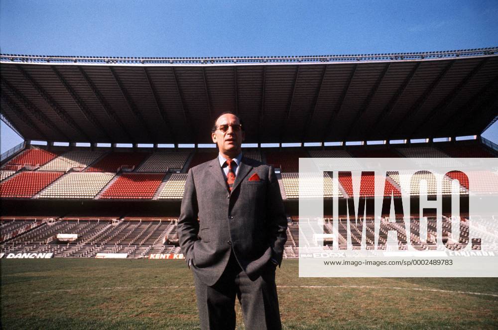 Trainer Max Merkel (Atletico Madrid) im Estadio Vicente Calderon Fußball 1. BL Herren Primera Division 1972 1973 1. Spanische Liga, Atletico Madrid Einzelbild Vicente Calderon Gelsenkirchen Leere, Fußball 1. BL Herren Primera Division 1972 1973 1. Spanische Liga, Atletico Madrid Einzelbild Vicente Calderon Gelsenkirchen Leere,