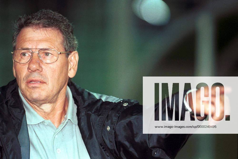 Trainer Eberhard Vogel (Magdeburg) Fußball Herren Saison 2000 2001, Oberliga Nordost Staffel Süd, 1. FC Magdeburg Einzelbild Rudolf-Harbig-Stadion Dresden