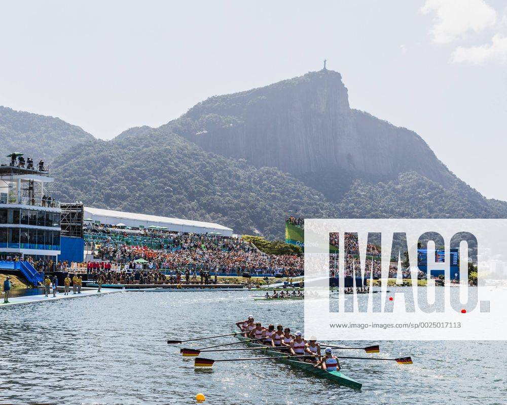 Rio de Janeiro, Brasilien, 13.08.2016: Olympische Sommerspiele 2016 in Rio de Janeiro. Rudern Achter Finale, Lagoa Stadium, Team Deutschland gewinnt Silber, Ankunft im Ziel.