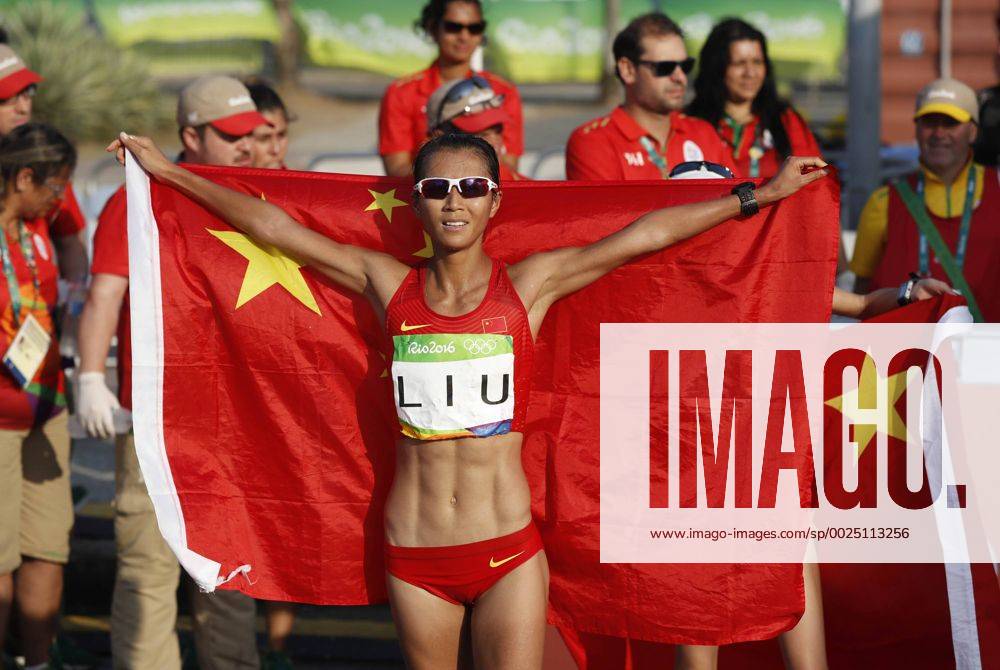 - SPORT Rio 2016, Leichtathletik, 20km Gehen der Damen, Olympiasiegerin Liu Hong (160819) -- RIO DE JANEIRO, Aug. 19, 2016 -- China s Liu Hong celebrates after the women s 20KM race walk at the 2016 Rio Olympic Games Olympische Spiele Olympia OS in Rio de Janeiro, Brazil, on Aug. 19, 2016. Liu Hong won the gold medal. )(dh) (SP)BRAZIL-RIO DE JANEIRO-OLYMPICS-WOMEN S 20KM RACE WALK WangxLili