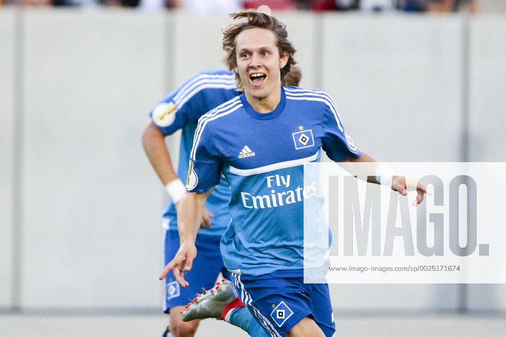 Alen Halilovic (HSV) Jubel, Torjubel, Freude, Emotion, Torerfolg, Aktion, action, goal, goal celebration, celebrates, Fußball, DFB-Pokal, FSV Zwickau - Hamburger SV,
