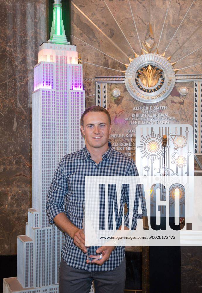 New York, NY, USA - JORDAN SPIETH lights the Empire State Building to celebrate the PGA Golf Herren Tour s FedEx Cup, Monday, August, 22, 2016. Jordan Spieth Lights The Empire State Building - ZUMAb148