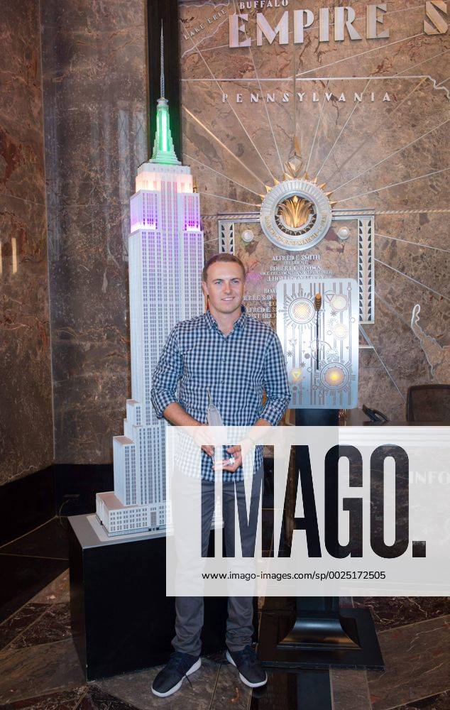 New York, NY, USA - JORDAN SPIETH lights the Empire State Building to celebrate the PGA Golf Herren Tour s FedEx Cup, Monday, August, 22, 2016. Jordan Spieth Lights The Empire State Building - ZUMAb148