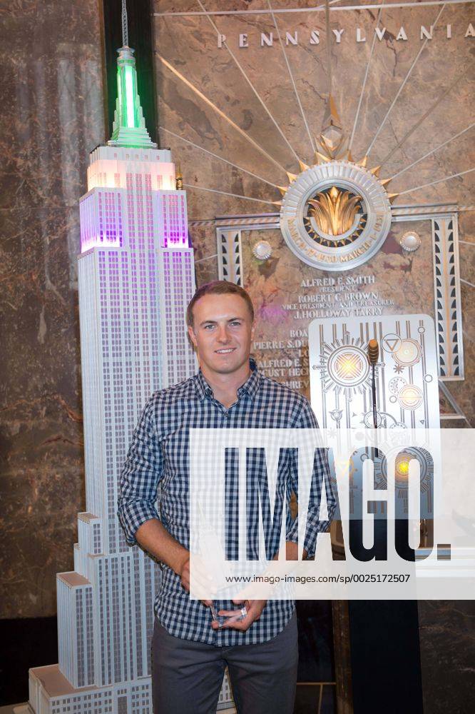 New York, NY, USA - JORDAN SPIETH lights the Empire State Building to celebrate the PGA Golf Herren Tour s FedEx Cup, Monday, August, 22, 2016. Jordan Spieth Lights The Empire State Building - ZUMAb148