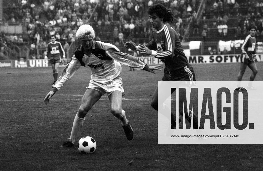 Stefan Effenberg (Borussia Mönchengladbach) gegen Klaus Mirwald (VfB Stuttgart)