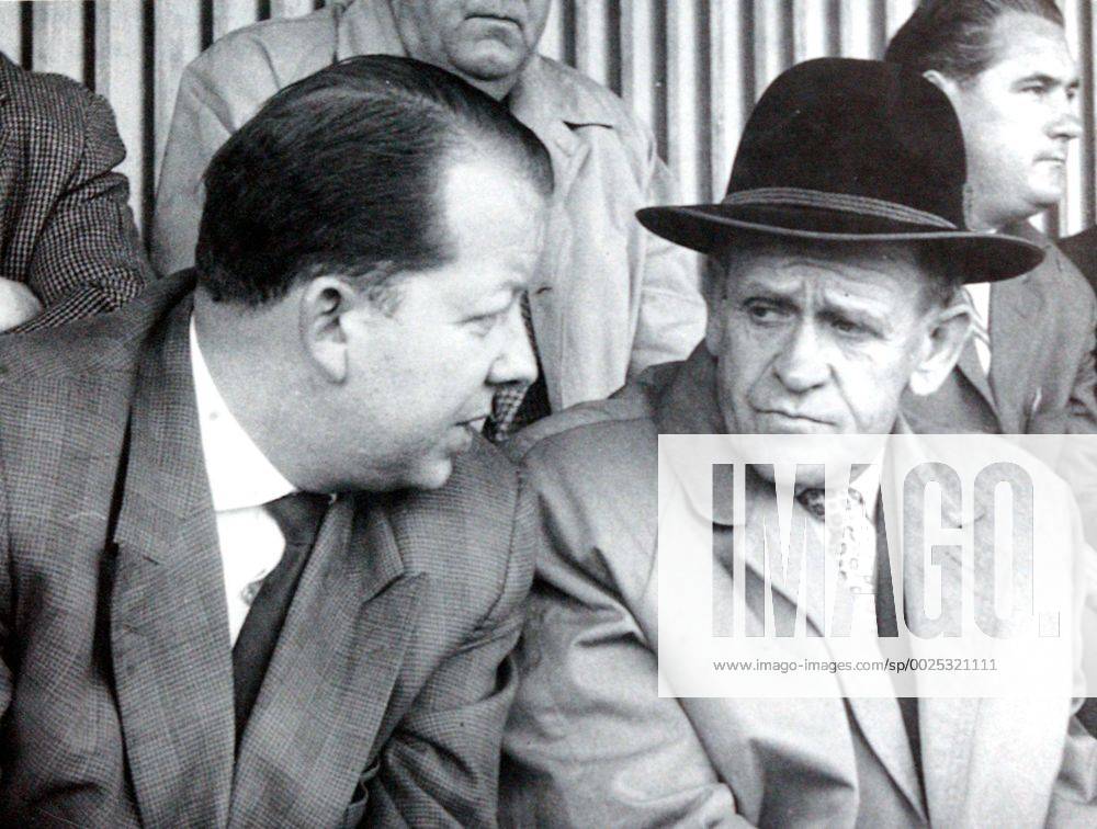Herman NEUBERGER(Präsident saarl.Fußballbund), Sepp HERBERGER (DFB-Trainer) Saarland - Deutschland 1:3 in Saarbrücken