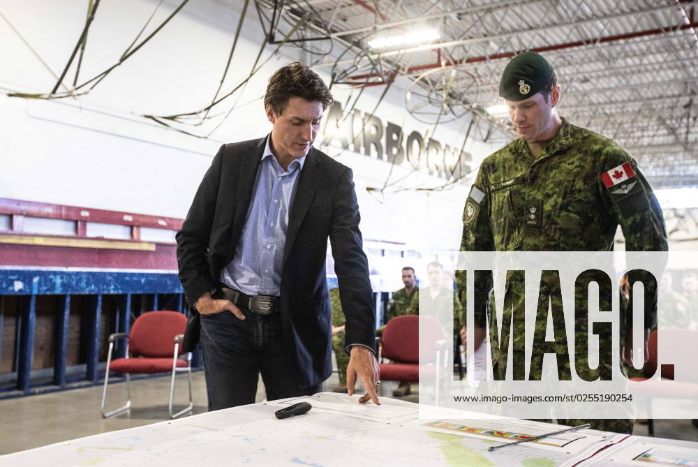 Prime Minister Justin Trudeau and Colonel Ben Schmidt discuss the Alberta wildfires while meeting with members of the Canadian Armed Forces who are assisting in the Alberta wildfires, in Edmonton on Monday, May 15, 2023. EDMONTON CANADA - ZUMAc35_ 20230515_zaf_c35_028