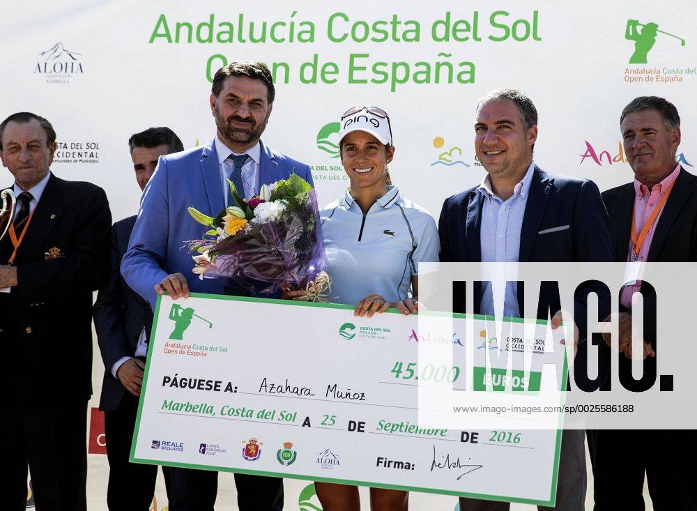 Spanish golfer Azahara Munoz (C) receives a check from Andalusian Councellor Francisco Javier Fernandez (L) and President of Malaga s Council, Elias Bendodo, after winning the Andalucia Costa del Sol Open de Espana, in Marbella, Malaga, Andalusia, Spain, 25 September 2016. ANDALUCIA COSTA DEL SOL OPEN DE ESPANA !ACHTUNG: NUR REDAKTIONELLE NUTZUNG! MAR001 20160925-636104203970588123