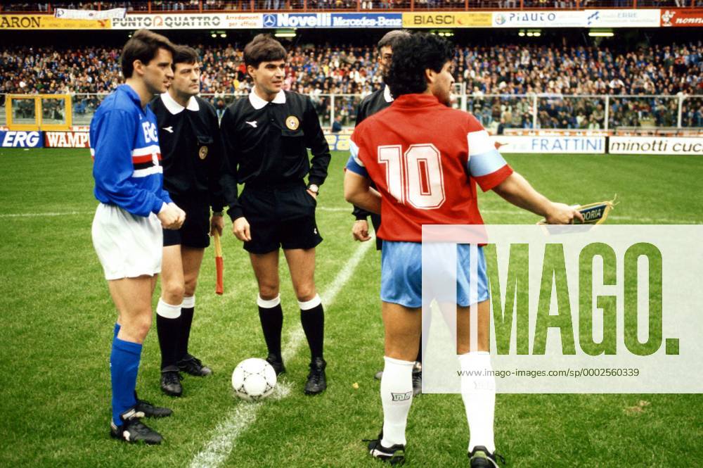 Diego Armando Maradona (Neapel, re.) bei der Begrüßung - (aflo391) Fußball Herren Serie A 1990 1991, 1. Italienische Liga, Sampdoria Genua - SSC Neapel 4:1 Gruppe Fußball Herren Serie A 1990 1991, 1. Italienische Liga, Sampdoria Genua - SSC Neapel 4:1 Gruppe