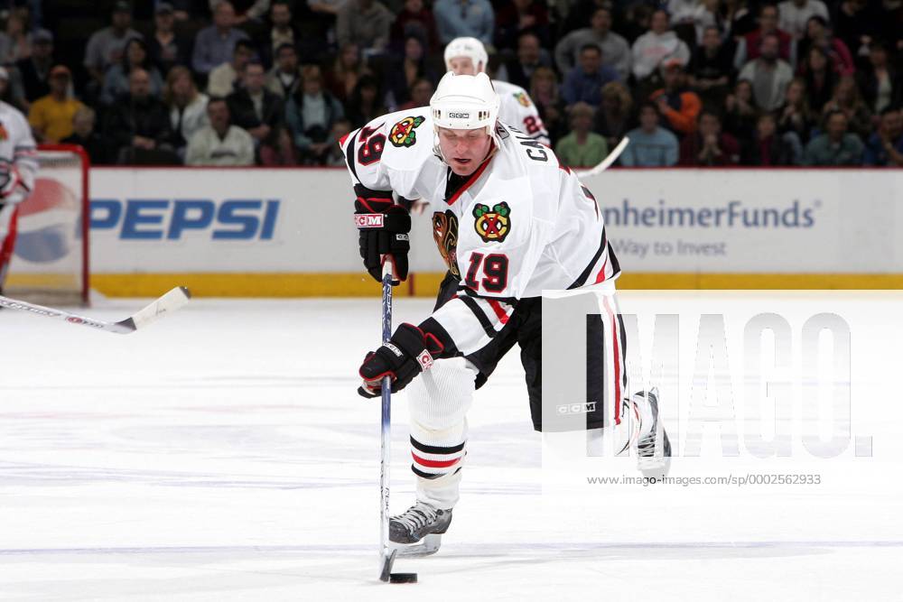 Kyle Calder (Chicago Blackhawks) am Puck - (Icon76633717) Eishockey Herren NHL 2005 2006, Chicago Blackhawks Einzelbild Denver Dynamik, Eishockey Herren NHL 2005 2006, Chicago Blackhawks Einzelbild Denver Dynamik,
