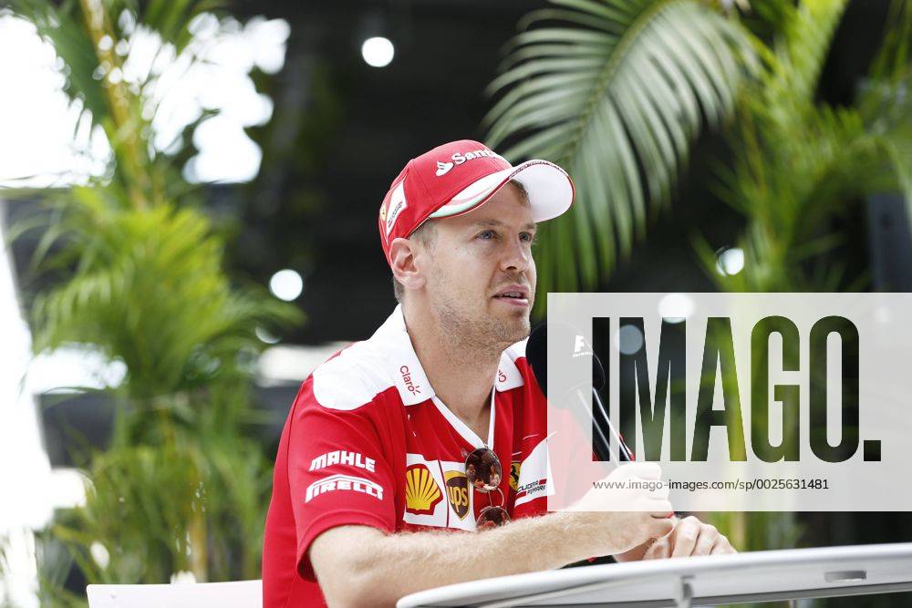 05 Sebastian Vettel (GER, Scuderia Ferrari), Motorsports: FIA Formula One World Championship WM Weltmeisterschaft 2016, Grand Prix of Malaysia, ZWEIx