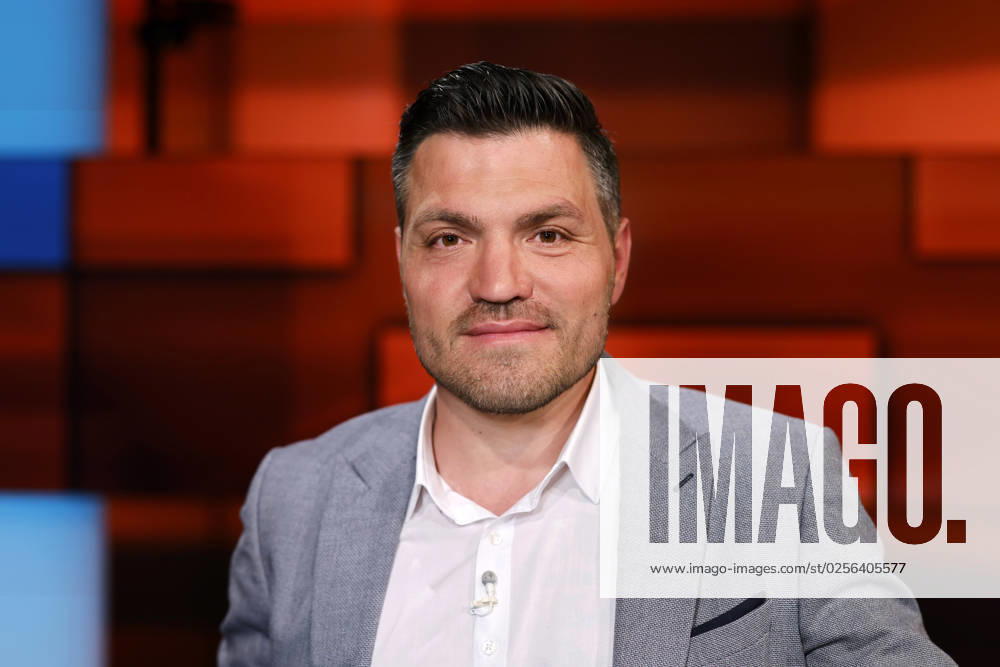 Erdogan voter Ufuk Varol in the ARD talk show hart aber fair on the topic Still no victory Wobbles the eternal Erdogan in the WDR studios Cologne, 15 05 2023 NRW Germany