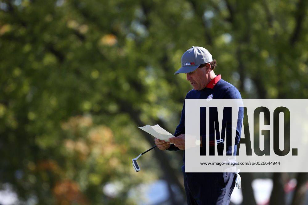 GOLF - Ryder Cup 2016 CHASKA,MINNESOTA,USA,30.SEP.16 - GOLF - Ryder Cup, Hazeltine National Golf Club. Image shows Phil Mickelson (USA). GEPAxpictures xDanielxGoetzhaber