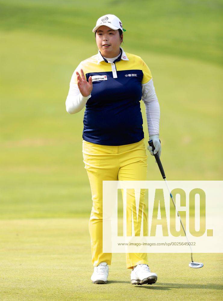 Feng Shanshan of China in action during the second round of the 2016 Reignwood LPGA Golf Damen Classic at Reignwood golf club on September 30, 2016 in Beijing, China. CFP493033746