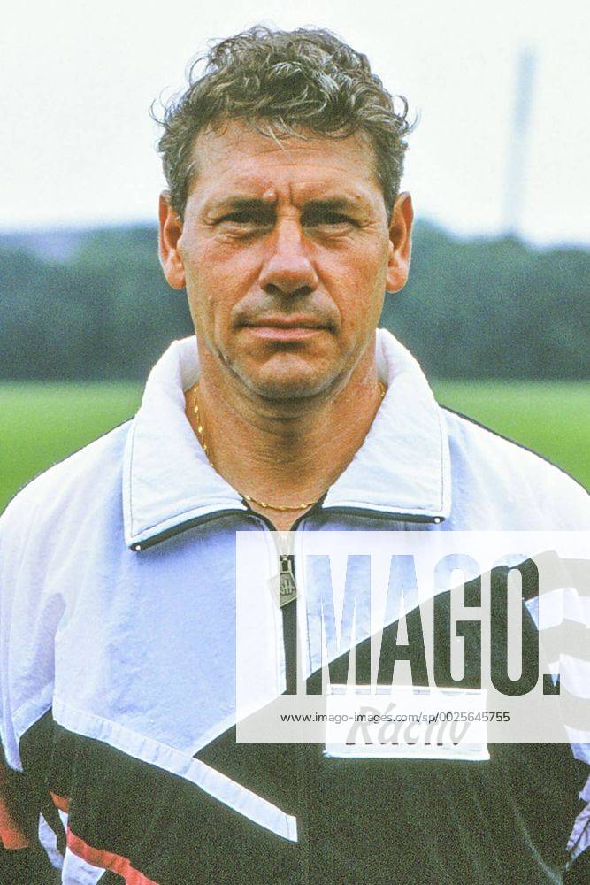 Eberhard Vogel Trainer bei Hannover 96 Saison 1993 94 - hier am 30.08.1993
