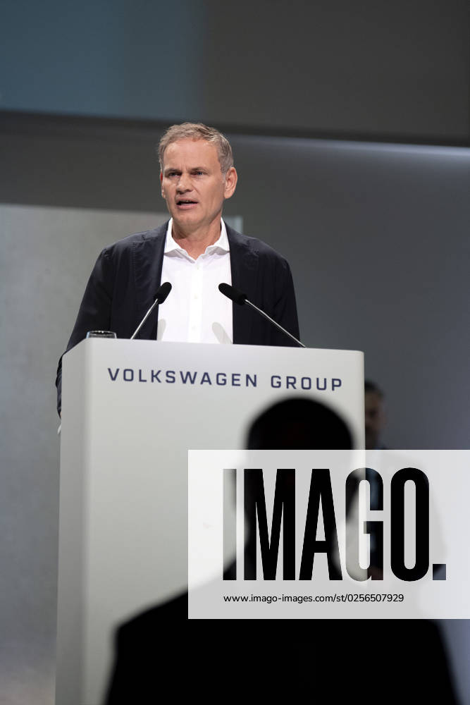 Oliver Blume, VW Annual General Meeting DEU, Germany, Germany, Berlin, 10 05 2023 Silhouette of a security guard for p