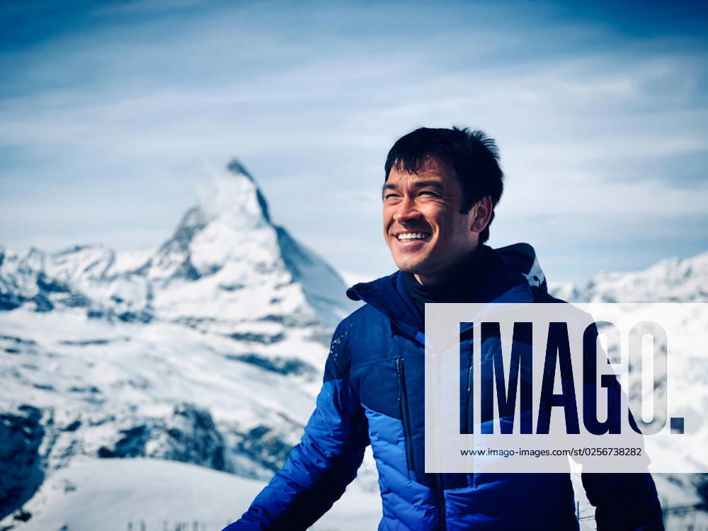 Zermatt, Kanton Wallis, Schweiz, Europa Naturschönheit, Matterhorn, Schweizer Alpen, Skigebiet, Bergsteigen, Gletscher, Wanderwege, Gornergrat, Klein Matterhorn, Zermatt Marathon, Bergdorf, Seilbahnen, Bergbahnen, Hütten, Wellness, Luxushotels, Chalets, Bergpanorama, Schneesport, Klettern, Mountainbiken, Sommerskifahren, Heli-Skiing, Snowboarden, Alpinismus, Kultur, Traditionen, Kirche St. Mauritius, Zermatt Unplugged, Jazz Festival, Schokolade, Fondue, Raclette, Walliser Spezialitäten, Wein, Gourmet-Restaurants, Shopping, Souvenirs, Ortskern, Museen, Bahnhof, Bergführer, Bergrettung, Naturpark, Tierwelt, Alpenflora, Lawinensicherheit, Fotografie, Malerische Dörfer, Alpentiere, Bergseen, Wanderparadies, Abenteuer, Wellness