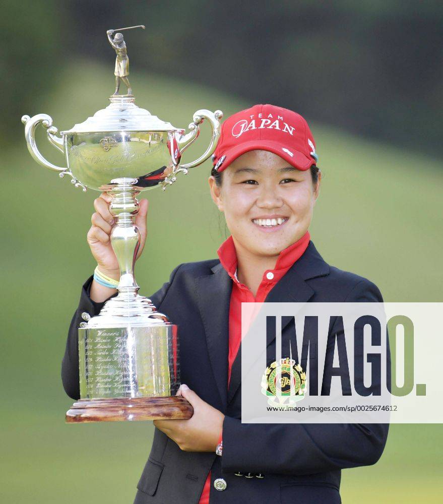 17-year-old Hataoka 1st amateur to win Japan Women s Open Seventeen-year-old Nasa Hataoka poses with the winner s trophy after her victory in the Japan Women s Open Golf Championship at Karasuyamajo Country Club in Tochigi Prefecture on Oct. 2, 2016. Hataoka became the first amateur golfer to win the tournament at 4-under 280 and surpassed Ai Miyazato s record as the tournament s youngest champion.